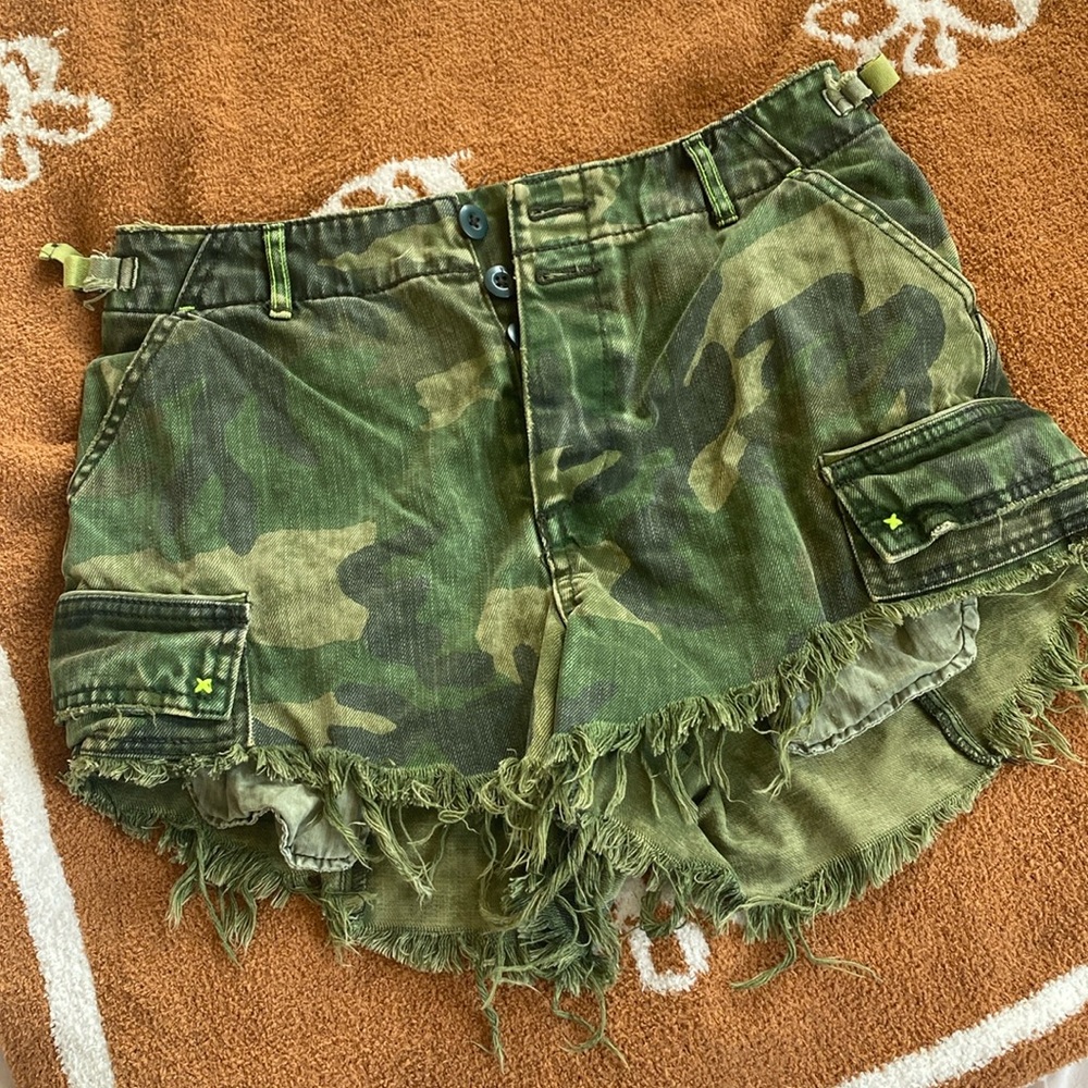 Free People Camo Shorts womens size 2